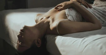 Chồng sắp cưới đòi hủy hôn sau khi xem “clip nóng” của tôi và bạn trai cũ