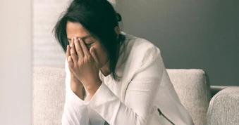 Chồng tôi vừa mất, hai chị chồng kéo nhau đến đòi chia nhà
