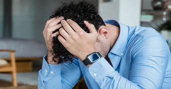 Chuẩn bị kết hôn, chàng trai phát hiện bố mẹ người yêu đang ngoại tình