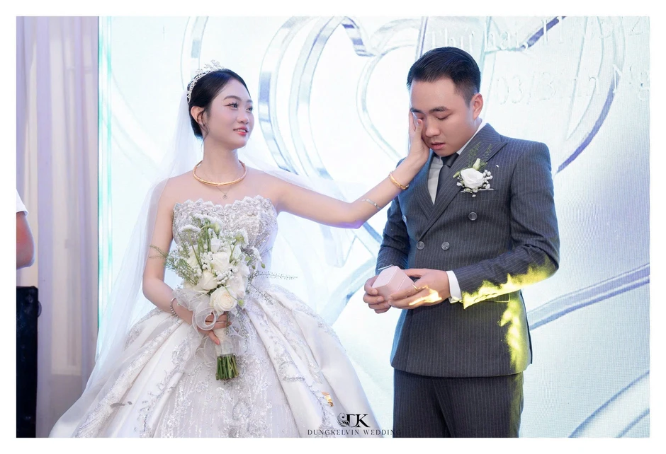 Chuyện 4 chiếc nhẫn vàng được giữ kín suốt 26 năm đến ngày xuất hiện trong đám cưới Chuyện 4 chiếc nhẫn vàng được giữ kín suốt 26 năm đến ngày xuất hiện trong đám cưới