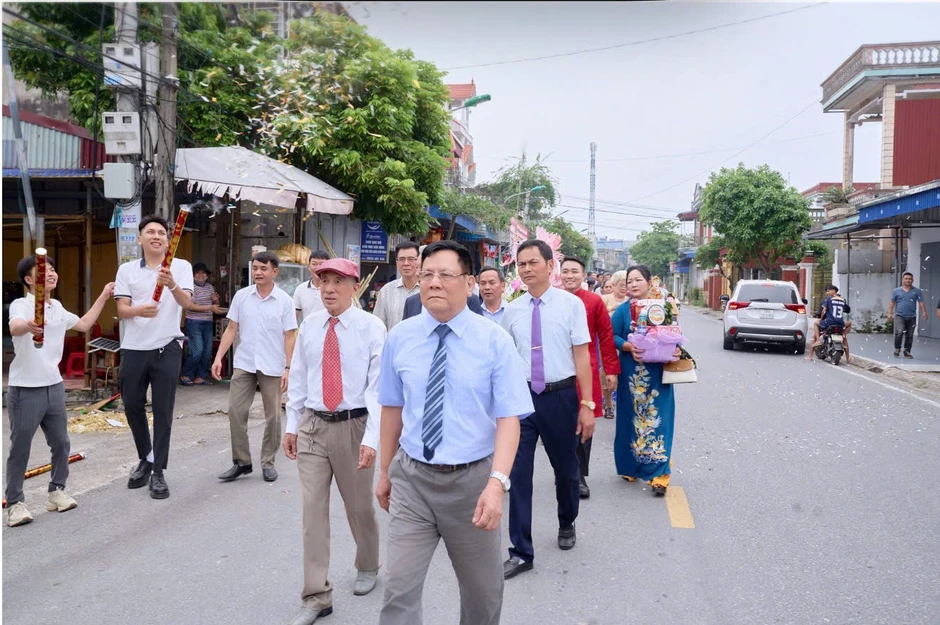 Chuyện 4 chiếc nhẫn vàng được giữ kín suốt 26 năm đến ngày xuất hiện trong đám cưới Chuyện 4 chiếc nhẫn vàng được giữ kín suốt 26 năm đến ngày xuất hiện trong đám cưới