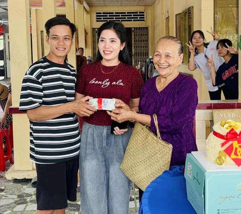 Chuyện bà nội cầm hơn 1,2 tỉ đồng chia lộc cho con cháu Chuyện bà nội cầm hơn 1,2 tỉ đồng chia lộc cho con cháu