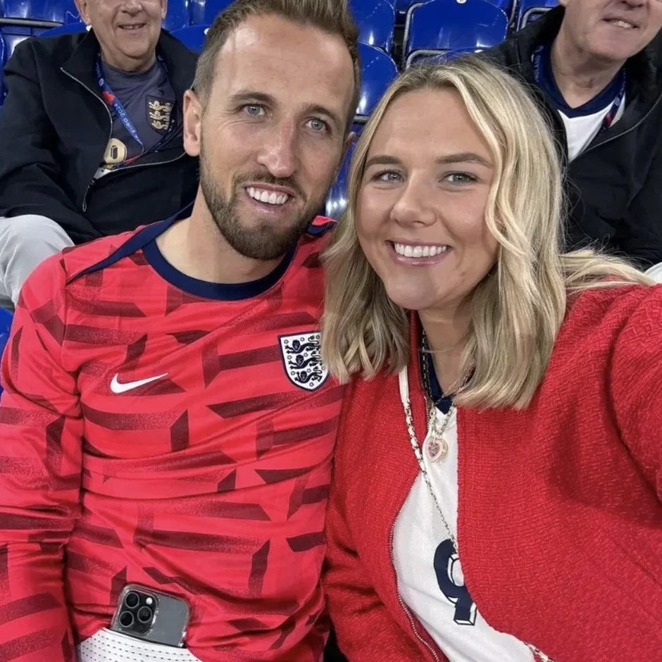 Chuyện tình yêu của đội trưởng tuyển Anh Harry Kane - Báo TinVina Chuyện tình yêu của đội trưởng tuyển Anh Harry Kane - Báo TinVina