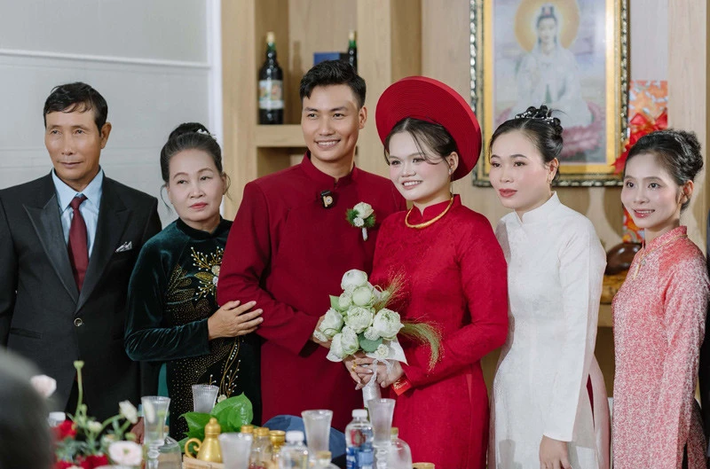 Cô dâu ở TPHCM được mẹ kế tặng 500 triệu trong đám cưới, lời phát biểu gây sốt Cô dâu ở TPHCM được mẹ kế tặng 500 triệu trong đám cưới, lời phát biểu gây sốt