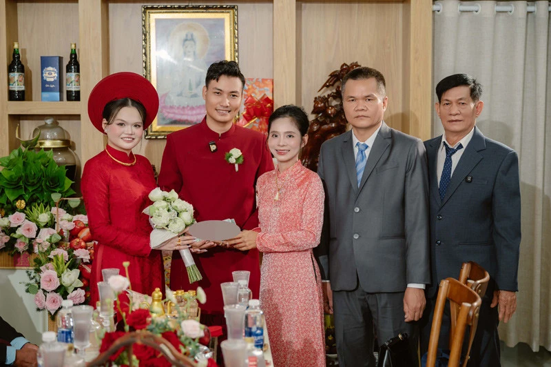 Cô dâu ở TPHCM được mẹ kế tặng 500 triệu trong đám cưới, lời phát biểu gây sốt Cô dâu ở TPHCM được mẹ kế tặng 500 triệu trong đám cưới, lời phát biểu gây sốt