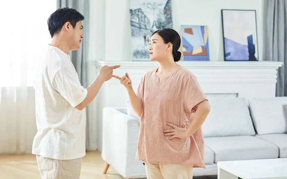 Con dâu bị từ mặt vì trách bố chồng vô trách nhiệm Con dâu bị từ mặt vì trách bố chồng vô trách nhiệm