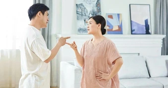 Con dâu bị từ mặt vì trách bố chồng vô trách nhiệm