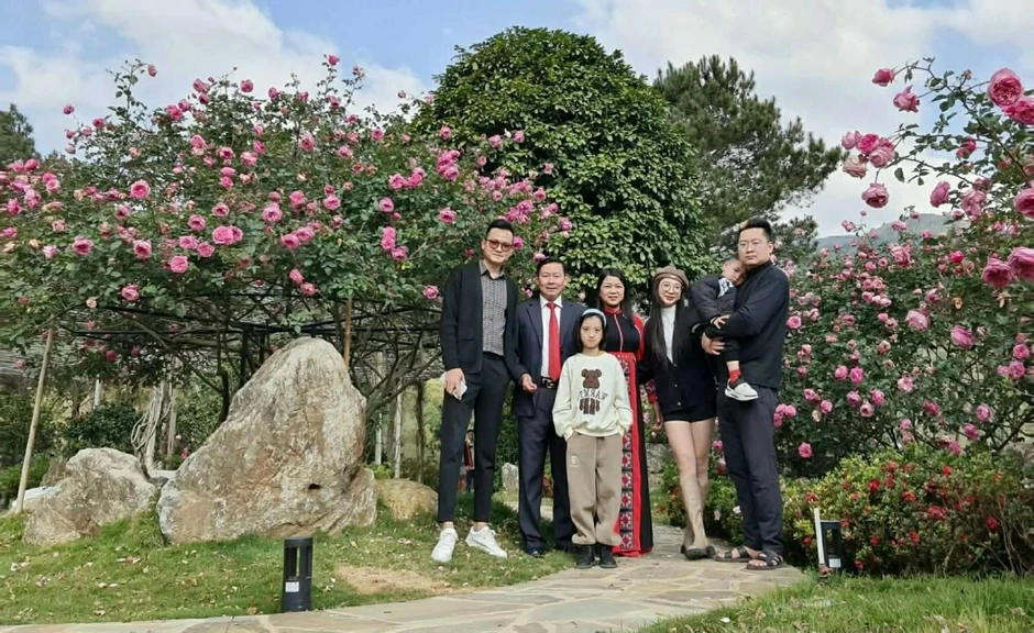 Con dâu về ăn tết nhà ngoại, bố mẹ chồng lái xe 400 km đến thăm