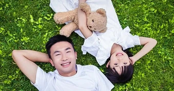 Con gái 12 tuổi, chồng vẫn vô tư ôm hôn con khiến tôi bất an
