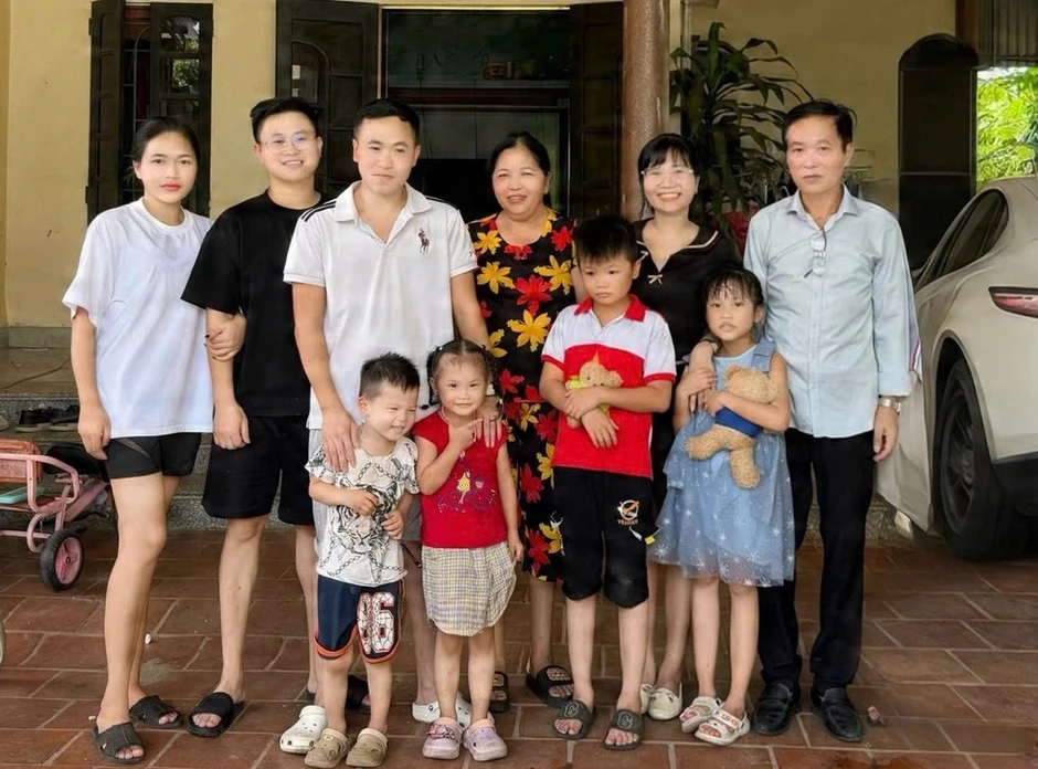 Con gái tìm thấy cha sau 34 năm mất liên lạc Con gái tìm thấy cha sau 34 năm mất liên lạc
