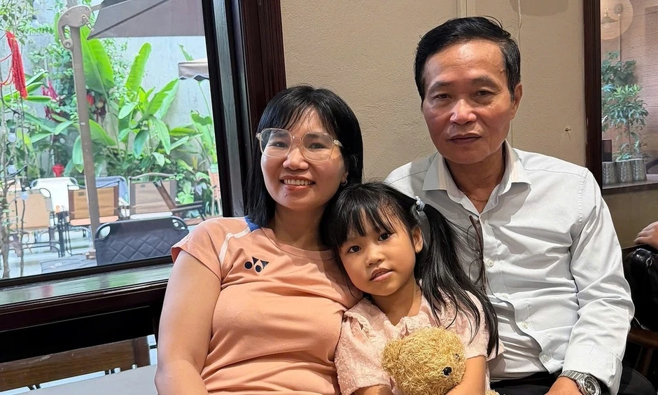 Con gái tìm thấy cha sau 34 năm mất liên lạc Con gái tìm thấy cha sau 34 năm mất liên lạc