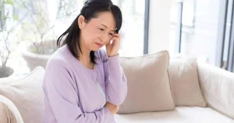 Con trai lúc nào cũng chỉ biết bênh vợ khiến tôi rất buồn