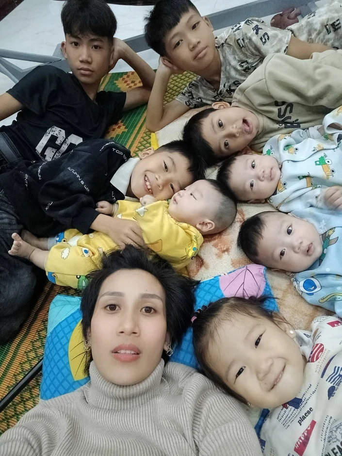 Cuộc sống 'ăn đứng, ngủ ngồi' của người mẹ Quảng Trị 32 tuổi có 8 con Cuộc sống 'ăn đứng, ngủ ngồi' của người mẹ Quảng Trị 32 tuổi có 8 con