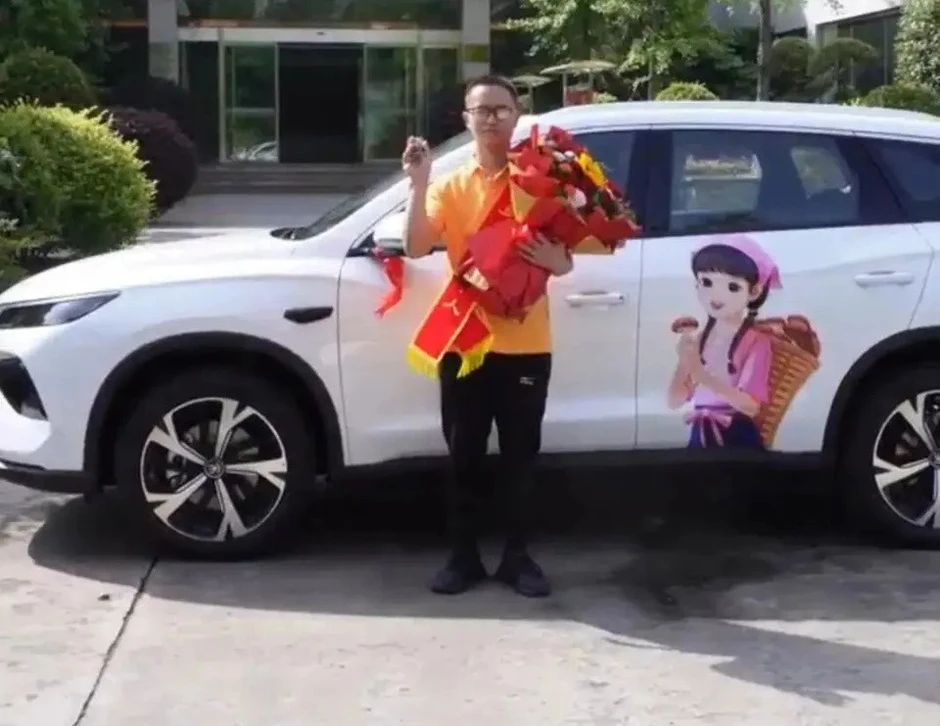 Cứu 3 thiếu niên trong đêm, người đàn ông được thưởng xe hơn nửa tỷ đồng Cứu 3 thiếu niên trong đêm, người đàn ông được thưởng xe hơn nửa tỷ đồng