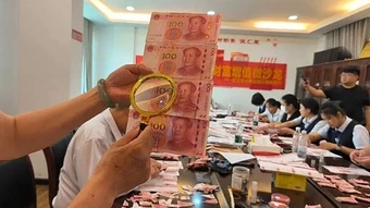Cứu gia sản của cụ ông từ 15.000 mảnh tiền vụn