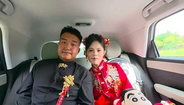 Đám cưới '3 không' chỉ tốn 58 triệu đồng, tiền tiết kiệm dành mua điện thoại Đám cưới '3 không' chỉ tốn 58 triệu đồng, tiền tiết kiệm dành mua điện thoại
