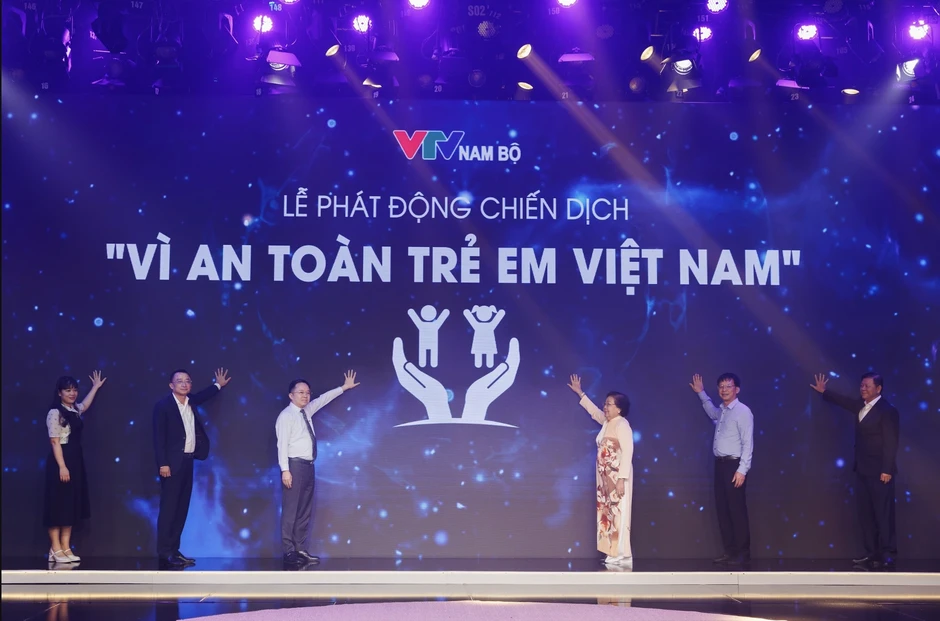 Đăng ảnh con lên mạng xã hội, cha mẹ có thể vô tình tiếp tay cho kẻ xấu Đăng ảnh con lên mạng xã hội, cha mẹ có thể vô tình tiếp tay cho kẻ xấu