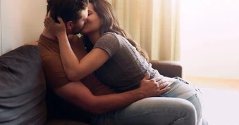 Đêm cãi nhau tôi ôm con bỏ đi, chồng đưa đồng nghiệp nữ về nhà