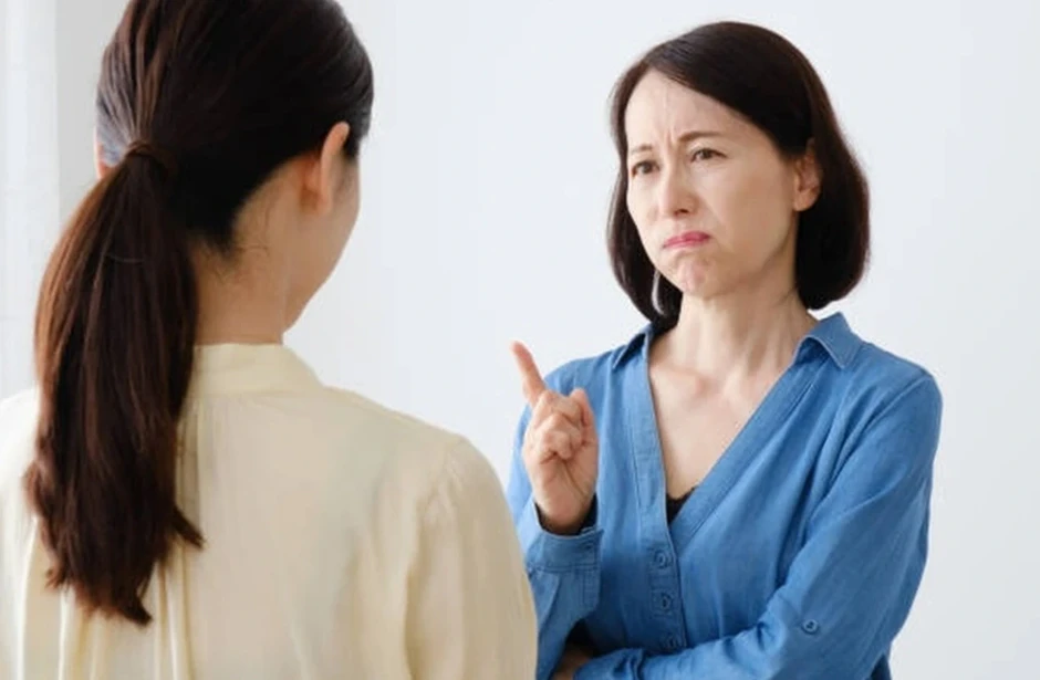 Đêm tân hôn, con dâu nói một câu khiến mẹ chồng đuổi khỏi nhà Đêm tân hôn, con dâu nói một câu khiến mẹ chồng đuổi khỏi nhà