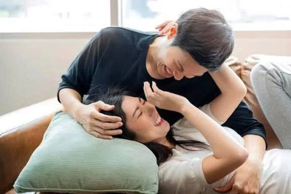 Đến thăm vợ cũ ốm, tôi bật khóc khi thấy thứ cô ấy cất trong phòng ngủ Đến thăm vợ cũ ốm, tôi bật khóc khi thấy thứ cô ấy cất trong phòng ngủ