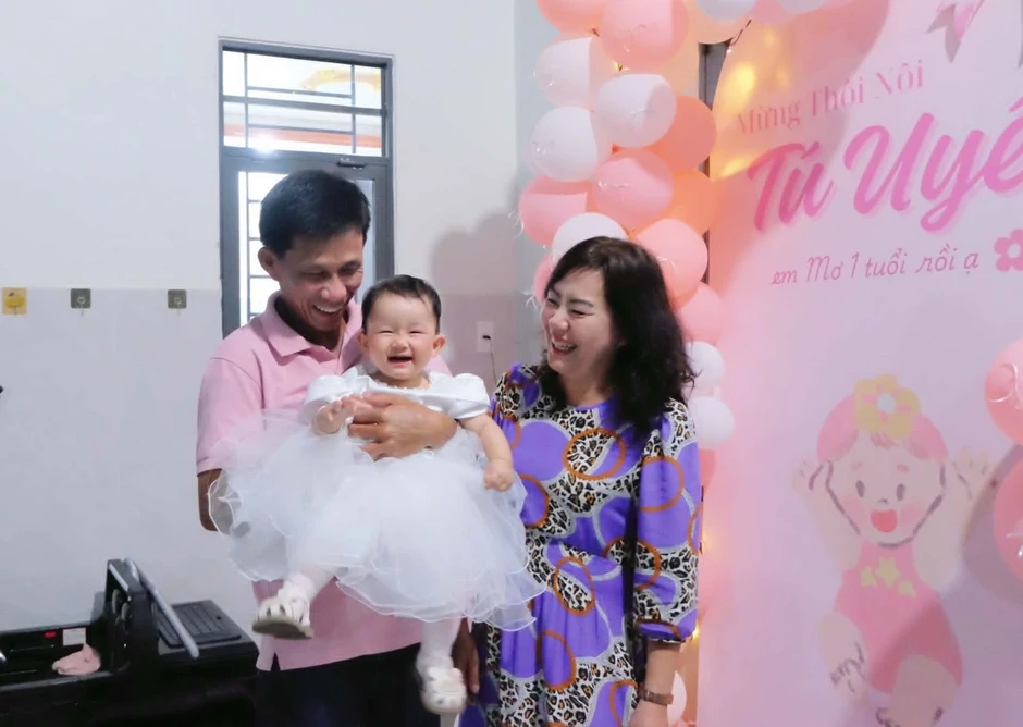 Đi thăm chị dâu đẻ ai ngờ chuyển dạ: 4 nàng dâu làm 'đảo lộn' nhà chồng