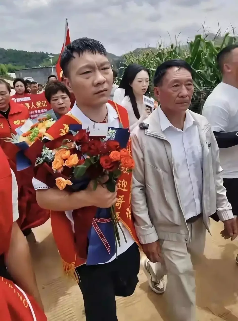 Đoàn tụ sau 26 năm bị dì ruột bắt cóc Đoàn tụ sau 26 năm bị dì ruột bắt cóc
