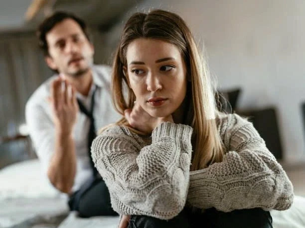 Dù đồng ý lấy tôi, bạn gái vẫn xin ngủ ở nhà chồng cũ 15 ngày/ tháng Dù đồng ý lấy tôi, bạn gái vẫn xin ngủ ở nhà chồng cũ 15 ngày/ tháng