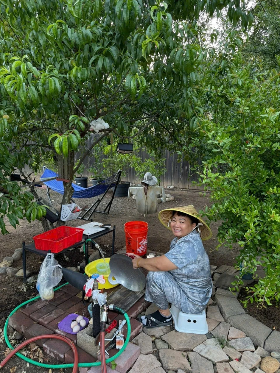 Gian bếp, mẹt tre đậm chất miền Tây của gia đình người Việt ở Mỹ Gian bếp, mẹt tre đậm chất miền Tây của gia đình người Việt ở Mỹ