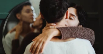 Giấu vợ ăn nằm với người tình nóng bỏng, tôi bỏ chạy ngay đêm đầu tiên