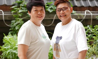 Hai người phụ nữ góp tiền mua nhà, sống chung sau ly hôn
