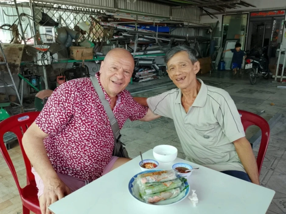 Hai tháng làm nông dân miền Tây của bố mẹ chồng Pháp