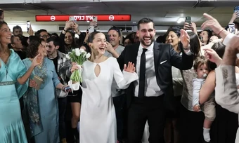 Hôn lễ dưới hầm gửi xe ở Tel Aviv