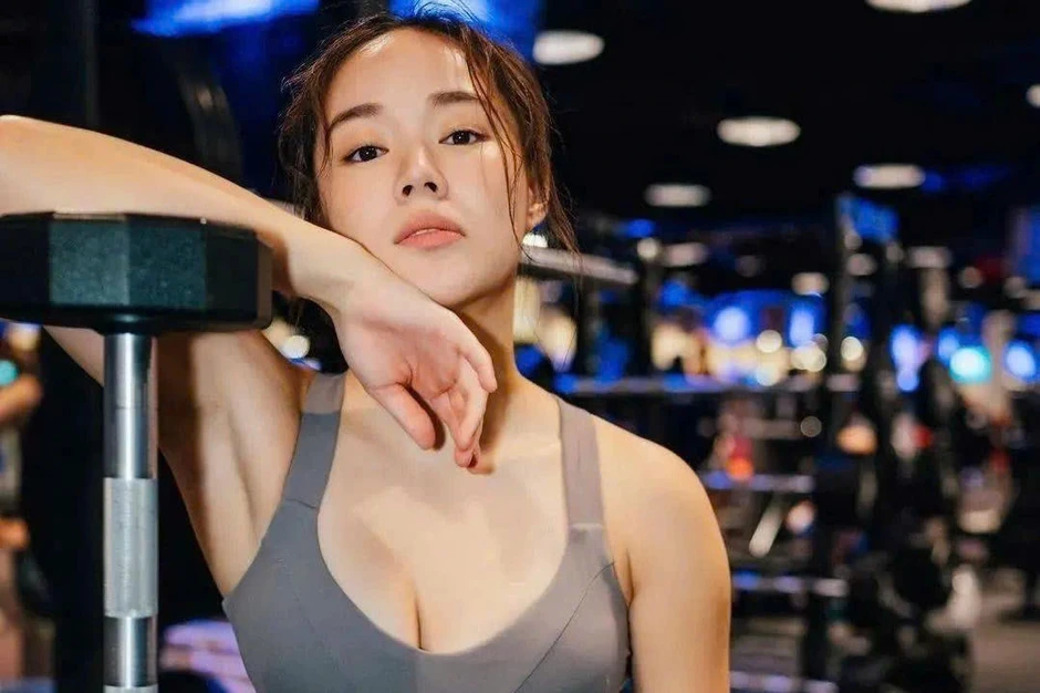 Hôn nhân của tôi sụp đổ chỉ vì một tin nhắn từ “người bạn thân” của chồng Hôn nhân của tôi sụp đổ chỉ vì một tin nhắn từ “người bạn thân” của chồng