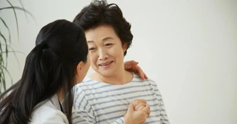 Khoản nợ 100 triệu đồng chữa bệnh cho mẹ và bài học tôi nhận được từ vợ