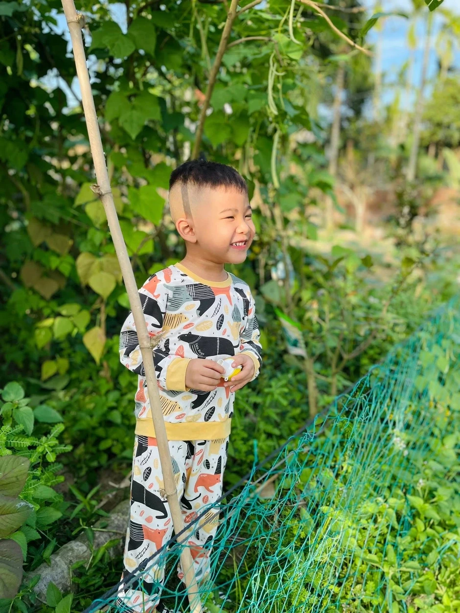 Lan tỏa trên mạng xã hội: Bé 4 tuổi rủ mọi người cùng học bài Lan tỏa trên mạng xã hội: Bé 4 tuổi rủ mọi người cùng học bài