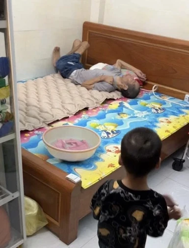 Lan tỏa trên mạng xã hội: Nghỉ việc để chăm cha bị tai biến Lan tỏa trên mạng xã hội: Nghỉ việc để chăm cha bị tai biến