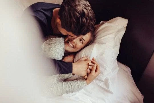 Lấy bạn học cũ để thoát “ế”, tôi ngỡ ngàng trong đêm tân hôn Lấy bạn học cũ để thoát “ế”, tôi ngỡ ngàng trong đêm tân hôn
