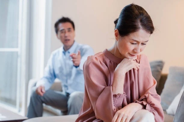 Lấy chồng giàu ở tuổi 46, tôi cay đắng nhận ra sự thật sau 5 năm Lấy chồng giàu ở tuổi 46, tôi cay đắng nhận ra sự thật sau 5 năm