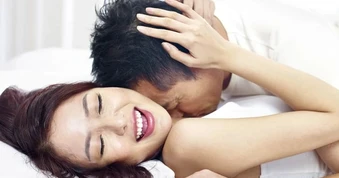 Mê đắm trai trẻ kém 20 tuổi, chồng hỏi một câu khiến tôi đau đớn