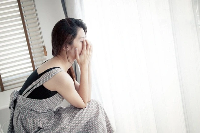 Mẹ đơn thân không cho người yêu chạm vào người vì xấu hổ Mẹ đơn thân không cho người yêu chạm vào người vì xấu hổ