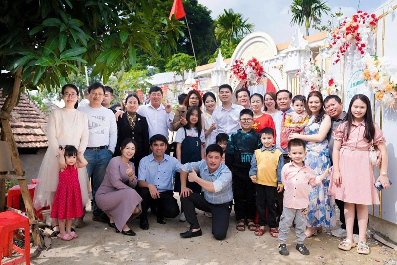 Mẹ kế ở Nghệ An 30 năm yêu thương 4 con riêng của chồng, mãn nguyện khi về già Mẹ kế ở Nghệ An 30 năm yêu thương 4 con riêng của chồng, mãn nguyện khi về già