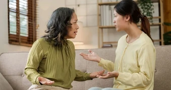 Mẹ tôi tỏ thái độ khó chịu khi thấy con dâu "sướng quá"