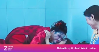 Mẹ trao của hồi môn trên giường bệnh, qua đời sau đám cưới con gái