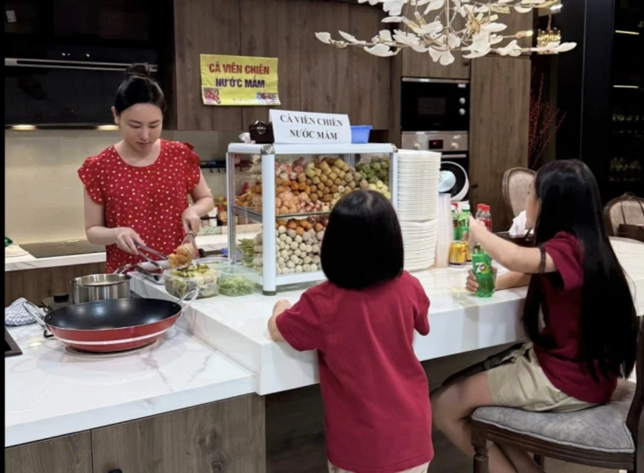 Mở quán vỉa hè trong bếp, 'bán hàng' cho con Mở quán vỉa hè trong bếp, 'bán hàng' cho con
