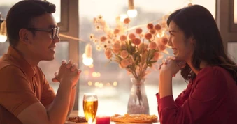 Mời bạn gái đi ăn mừng 8/3, cô ấy dứt khoát chia tay ngay sau bữa ăn tối