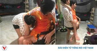 Mỗi sáng bế chồng liệt ra sân, 5 năm sau vợ trẻ ở An Giang nhận điều kỳ diệu