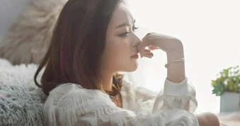 Ngày em trai đưa bạn gái về ra mắt, tôi tái mặt nhận ra người quen cũ