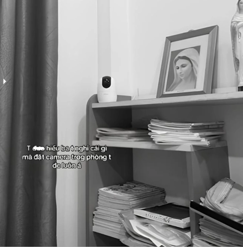 Nghẹt thở vì cha mẹ 'quan tâm' bằng camera giám sát Nghẹt thở vì cha mẹ 'quan tâm' bằng camera giám sát