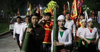 Nghi lễ đặc biệt ở Ba Vì: Thiện nam - thiện nữ lấy nước thiêng lúc nửa đêm