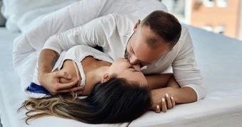 Ngủ qua đêm ở nhà bạn thân, tôi bị chồng của cô ấy sàm sỡ
